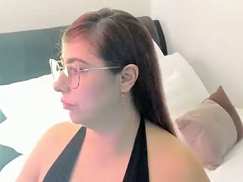 Emili luxe online show from July 15, 2026, 7:19 pm