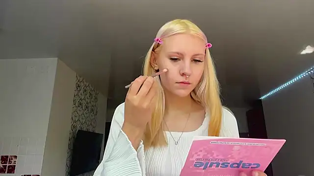 LanaLivee online show from July 15, 2026, 10:09 am