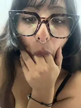 Snapshot of kitty_lovered chatting on July 21, 2026, 6:10 pm kitty lovered online show from July 21, 2026, 6:10 pm
