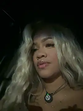 Snapshot of riri_brunnete chatting on June 20, 2026, 4:15 am riri brunnete online show from June 20, 2026, 4:15 am