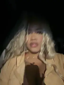Snapshot of riri_brunnete chatting on June 26, 2026, 4:28 am riri brunnete online show from June 26, 2026, 4:28 am