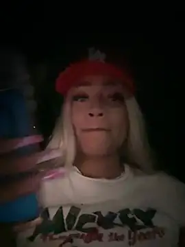 Snapshot of riri_brunnete chatting on July 9, 2026, 4:16 am riri brunnete online show from July 9, 2026, 4:16 am
