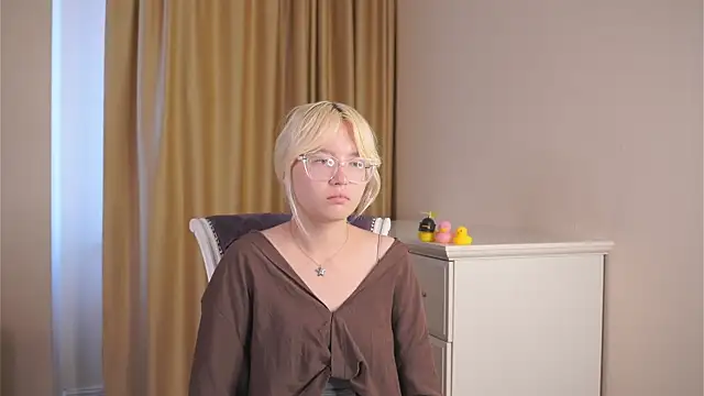 ErlineKaszinski online show from July 25, 2026, 1:52 pm