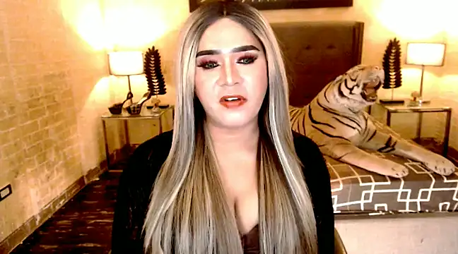 BigCumHuntersxx online show from January 19, 2025, 10:06 am