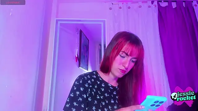 jessierocketx online show from October 21, 2025, 3:13 pm