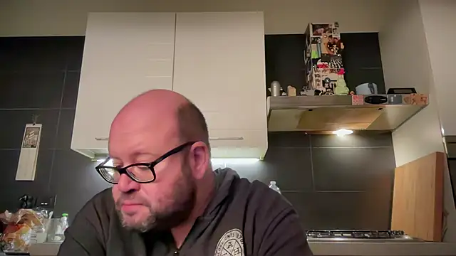 Snapshot of theitalianbear chatting on December 19, 2024, 12:45 am theitalianbear online show from December 19, 2024, 12:45 am