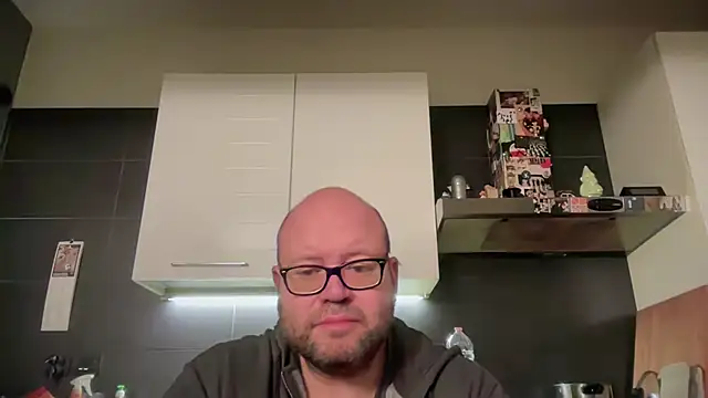 Snapshot of theitalianbear chatting on November 29, 2025, 12:02 am theitalianbear online show from November 29, 2025, 12:02 am