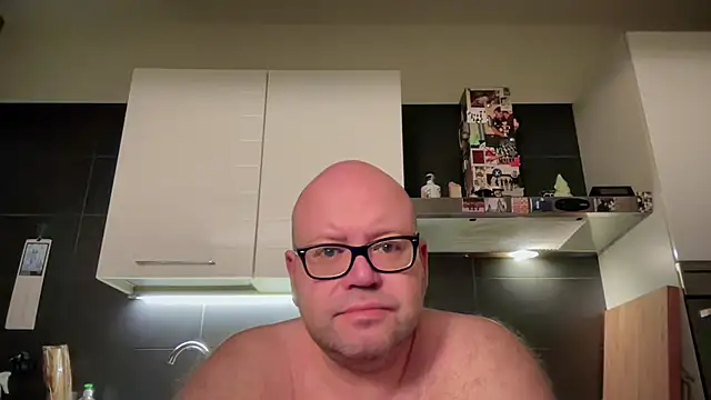 Snapshot of theitalianbear chatting on July 22, 2026, 12:24 am theitalianbear online show from July 22, 2026, 12:24 am