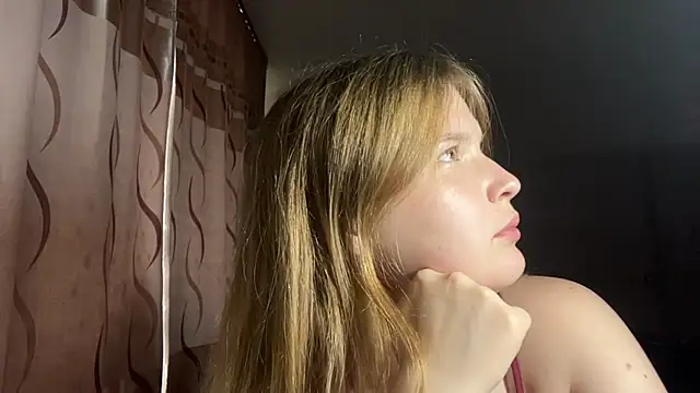 FayePapakostas online show from July 29, 2026, 4:54 am