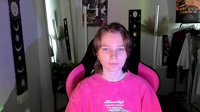 VivienneNoirr online show from July 31, 2026, 8:03 am