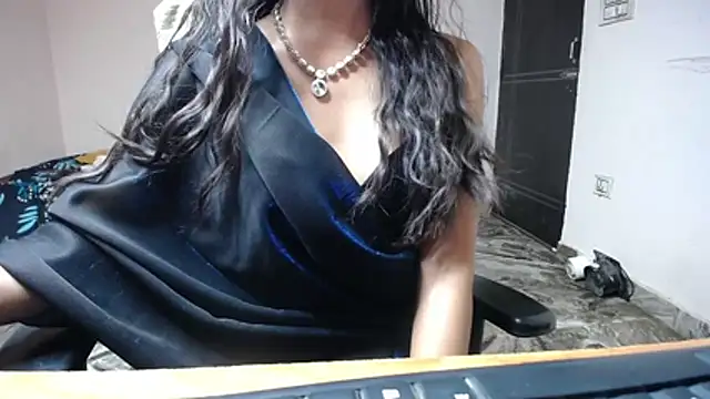 Lyra luxe online show from August 2, 2026, 7:45 pm