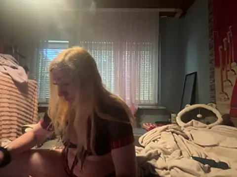 Snapshot of Roxy_Blume chatting on July 30, 2026, 5:12 pm Roxy Blume online show from July 30, 2026, 5:12 pm