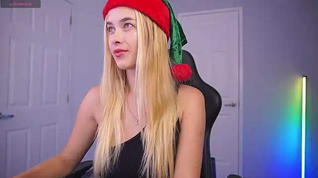 Snapshot of DanikaDillan chatting on December 24, 2024, 2:10 am DanikaDillan online show from December 24, 2024, 2:10 am