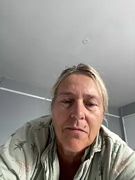 Blondnboujee53 online show from August 5, 2026, 10:29 am