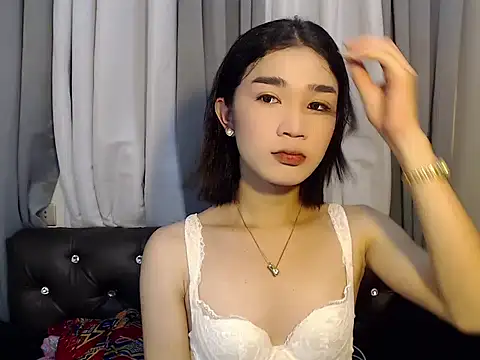 Snapshot of expensive_nadia chatting on August 5, 2026, 2:14 am expensive nadia online show from August 5, 2026, 2:14 am