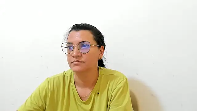 MARILYN GARCIA online show from November 13, 2025, 3:55 pm