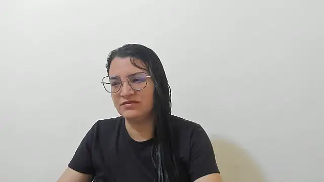 MARILYN GARCIA online show from November 26, 2025, 2:07 pm