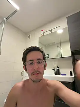 skinnyguy318 online show from August 8, 2026, 1:57 pm