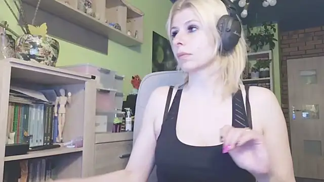 karmija online show from April 7, 2026, 9:59 pm