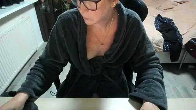 Snapshot of minoesje37 chatting on October 27, 2025, 8:35 pm minoesje37 online show from October 27, 2025, 8:35 pm