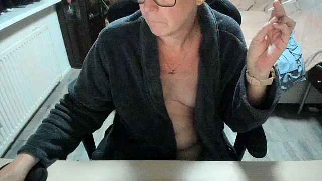 Snapshot of minoesje37 chatting on November 3, 2025, 8:43 pm minoesje37 online show from November 3, 2025, 8:43 pm