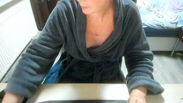 Snapshot of minoesje37 chatting on November 17, 2025, 8:25 pm minoesje37 online show from November 17, 2025, 8:25 pm