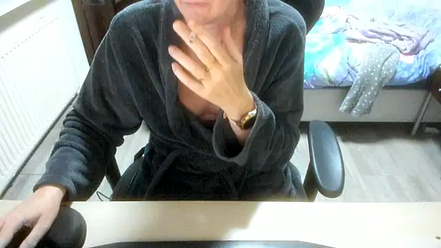 Snapshot of minoesje37 chatting on November 18, 2025, 8:35 pm minoesje37 online show from November 18, 2025, 8:35 pm