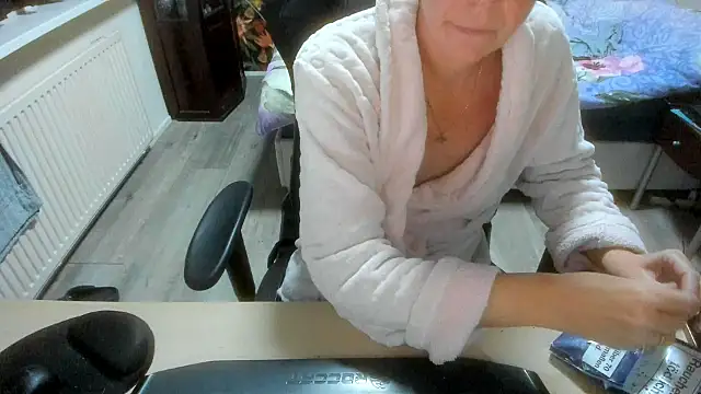 Snapshot of minoesje37 chatting on December 1, 2025, 8:47 pm minoesje37 online show from December 1, 2025, 8:47 pm