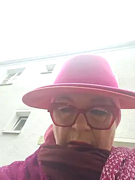 Snapshot of MucMilf59 chatting on October 17, 2025, 9:45 am MucMilf59 online show from October 17, 2025, 9:45 am