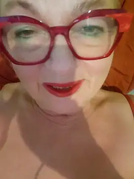 Snapshot of MucMilf59 chatting on November 1, 2025, 11:18 pm MucMilf59 online show from November 1, 2025, 11:18 pm