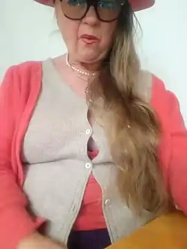 Snapshot of MucMilf59 chatting on November 22, 2025, 11:20 am MucMilf59 online show from November 22, 2025, 11:20 am