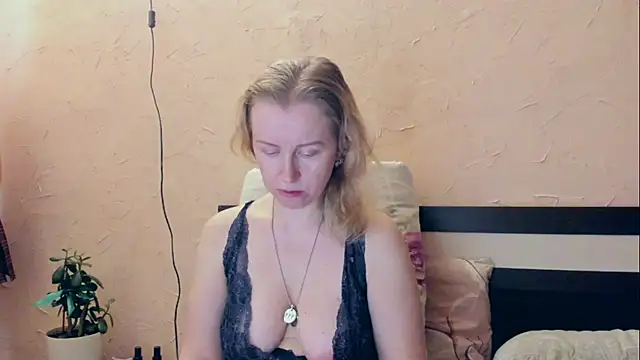 I AM MILF online show from May 15, 2026, 7:37 am