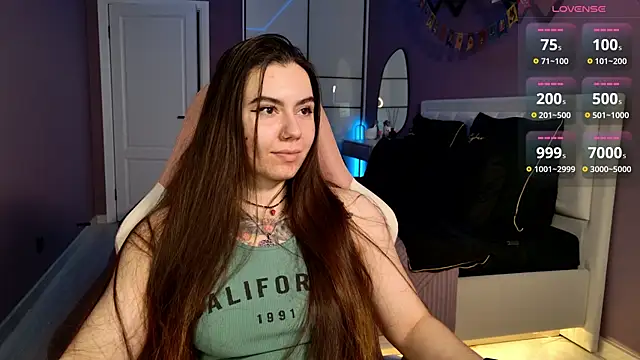 Foxohlove online show from December 2, 2025, 7:36 am