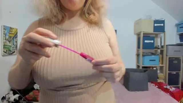 Snapshot of switchlorenx chatting on December 2, 2024, 8:44 pm switchlorenx online show from December 2, 2024, 8:44 pm