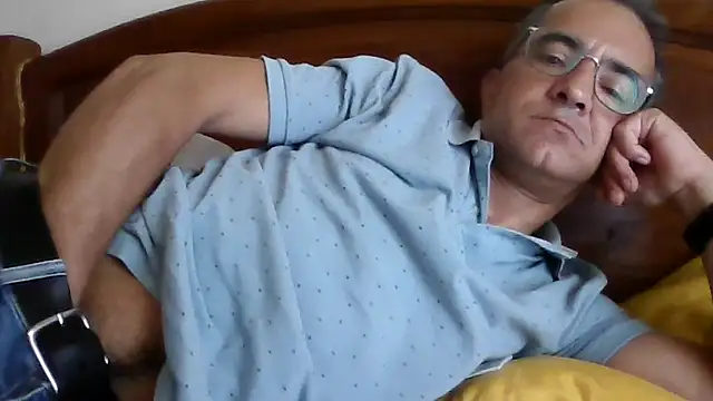Snapshot of CarlosRocha73 chatting on June 8, 2026, 10:48 am CarlosRocha73 online show from June 8, 2026, 10:48 am