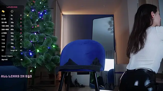 LAUREL HAZEL online show from January 25, 2025, 7:18 pm