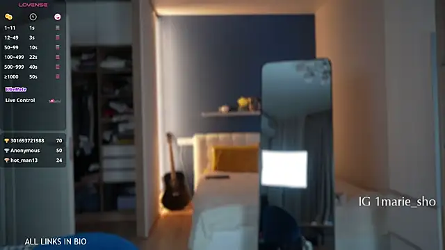 LAUREL HAZEL online show from October 5, 2025, 1:15 am