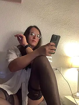 Chic desire online show from April 4, 2026, 9:45 pm