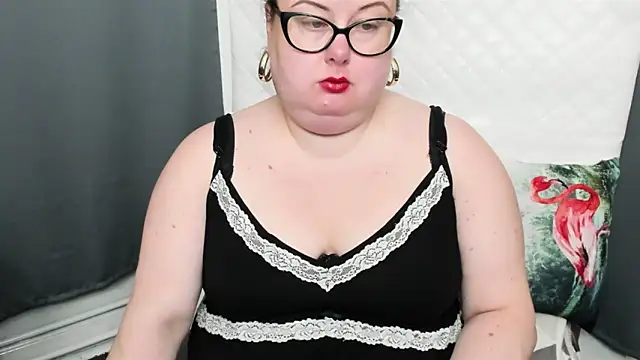 Snapshot of dirtyBonnie chatting on December 19, 2024, 6:12 am dirtyBonnie online show from December 19, 2024, 6:12 am