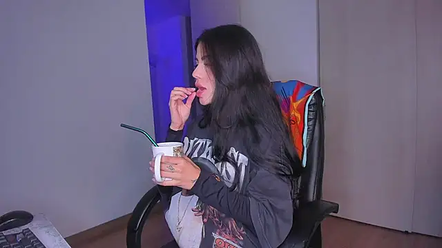 Snapshot of Lisegg_ chatting on November 19, 2025, 10:04 am Lisegg online show from November 19, 2025, 10:04 am