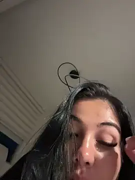 adrianalobo online show from March 29, 2026, 2:44 am