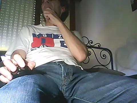 Snapshot of Moro_ra chatting on May 22, 2026, 11:49 am Moro ra online show from May 22, 2026, 11:49 am