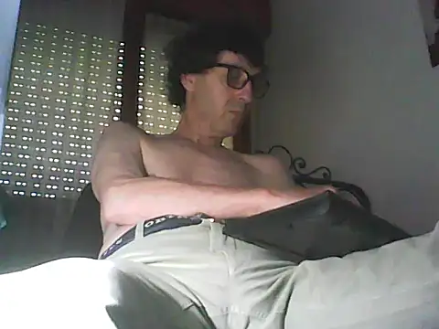 Snapshot of Moro_ra chatting on May 29, 2026, 11:19 am Moro ra online show from May 29, 2026, 11:19 am