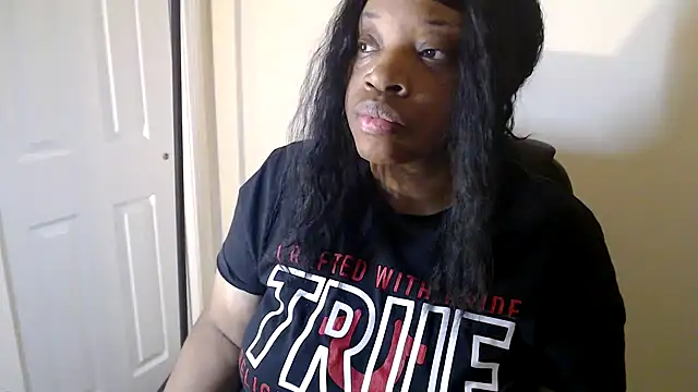 Snapshot of Sexymona1218 chatting on February 27, 2026, 12:21 am Sexymona1218 online show from February 27, 2026, 12:21 am