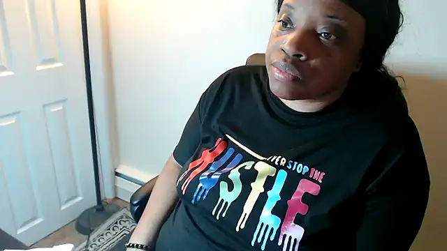 Snapshot of Sexymona1218 chatting on March 3, 2026, 2:28 am Sexymona1218 online show from March 3, 2026, 2:28 am