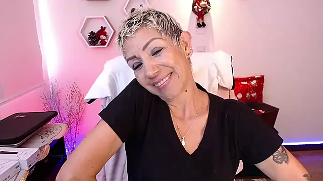 Snapshot of DevoraRose chatting on December 3, 2024, 12:38 pm DevoraRose online show from December 3, 2024, 12:38 pm