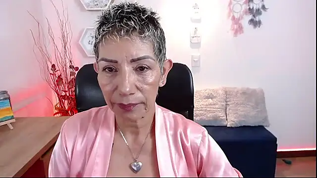 Snapshot of DevoraRose chatting on May 28, 2026, 9:39 am DevoraRose online show from May 28, 2026, 9:39 am