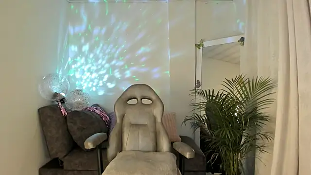 kirasofia online show from September 29, 2025, 1:00 am