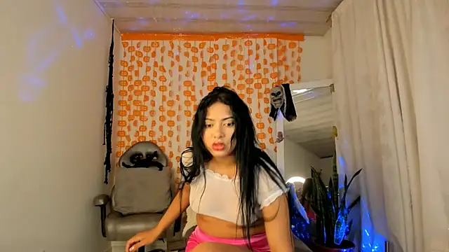 kirasofia online show from October 17, 2025, 3:53 am