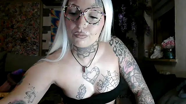 RoxxyInk online show from November 27, 2025, 11:29 pm